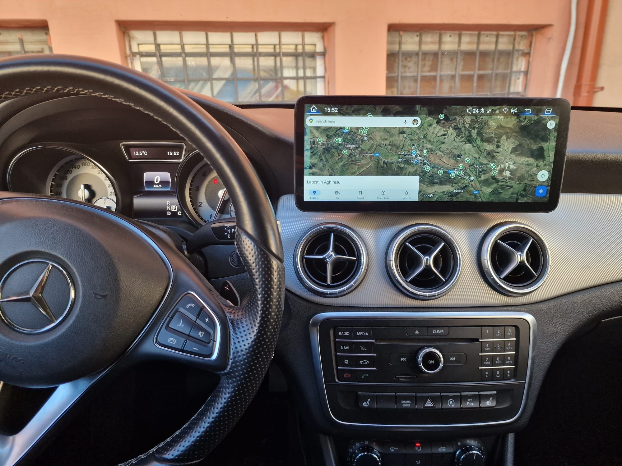 Navigație dedicată Mercedes CLA instalată - rezultat final Navigatie android 12.3 inch montata pe Mercedes CLA, vedere finala
