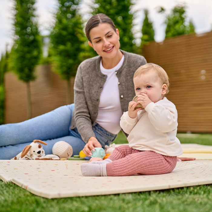 Covoras educativ, Lionelo, Zora, Din spuma XPE non-toxica, Cu doua fete, Suprafata antiderapanta, Dimensiune mare, 180x200 cm, Grosime 1.5 cm, Pliabil, Include geanta pentru transport, Bej [10]