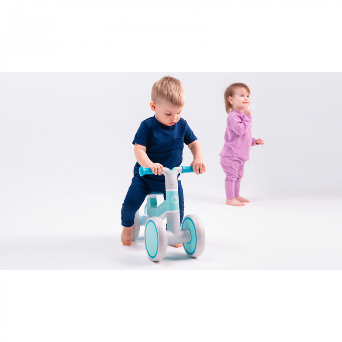 Lionelo - Bicicleta fara pedale Villy, Cu 4 roti, Din spuma EVA si TPR, Stabila, Manere moi, antiderapante, 12- 36 luni, Sustine pana la 30 kg, Certificata EN 71-1:2014, EN 71-2:2011, EN 71-3:2019, Ro [14]