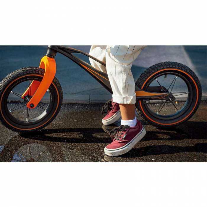 Lionelo - Bicicleta usoara Bart Air, Fara pedale, Cu roti gonflabile, Cu cadru din magneziu, Cu ghidon si sa reglabile, Greutate 3.8 Kg, 12 inch, Conform cu standardul european de securitate EN71, Alb [16]