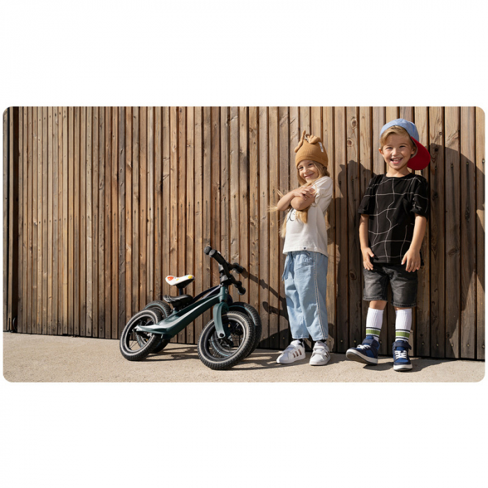 Lionelo - Bicicleta usoara Bart Air, Fara pedale, Cu roti gonflabile, Cu cadru din magneziu, Cu ghidon si sa reglabile, Greutate 3.8 Kg, 12 inch, Conform cu standardul european de securitate EN71, Alb [19]