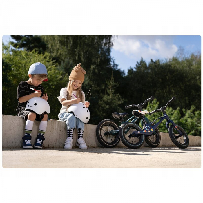 Lionelo - Bicicleta usoara Bart Air, Fara pedale, Cu roti gonflabile, Cu cadru din magneziu, Cu ghidon si sa reglabile, Greutate 3.8 Kg, 12 inch, Conform cu standardul european de securitate EN71, Gre [10]