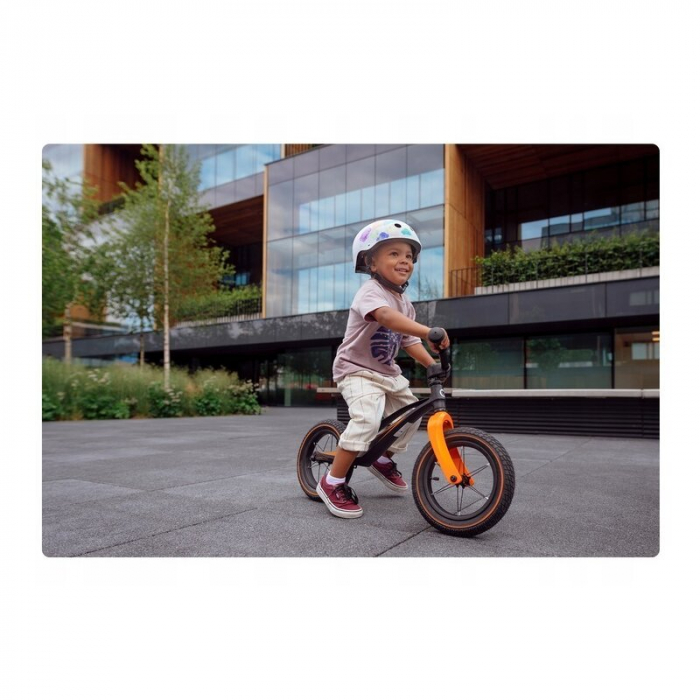 Lionelo - Bicicleta usoara Bart Air, Fara pedale, Cu roti gonflabile, Cu cadru din magneziu, Cu ghidon si sa reglabile, Greutate 3.8 Kg, 12 inch, Conform cu standardul european de securitate EN71, Neg [10]