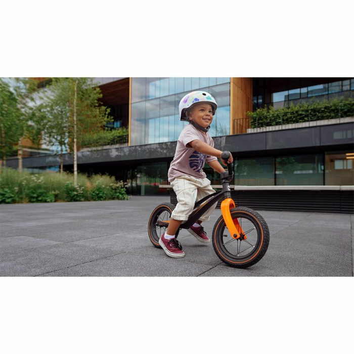Lionelo - Bicicleta usoara Bart Air, Fara pedale, Cu roti gonflabile, Cu cadru din magneziu, Cu ghidon si sa reglabile, Greutate 3.8 Kg, 12 inch, Conform cu standardul european de securitate EN71, Alb [12]