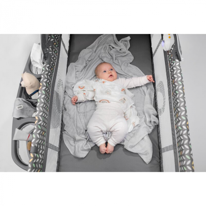Lionelo - Patut pliant cu doua nivele Sven Plus, 120x60 cm, arcada jucarii, masuta de infasat, vibratii, melodii, conform cu standardele europeane de securitate EN716 si EN12221, Grey [38]
