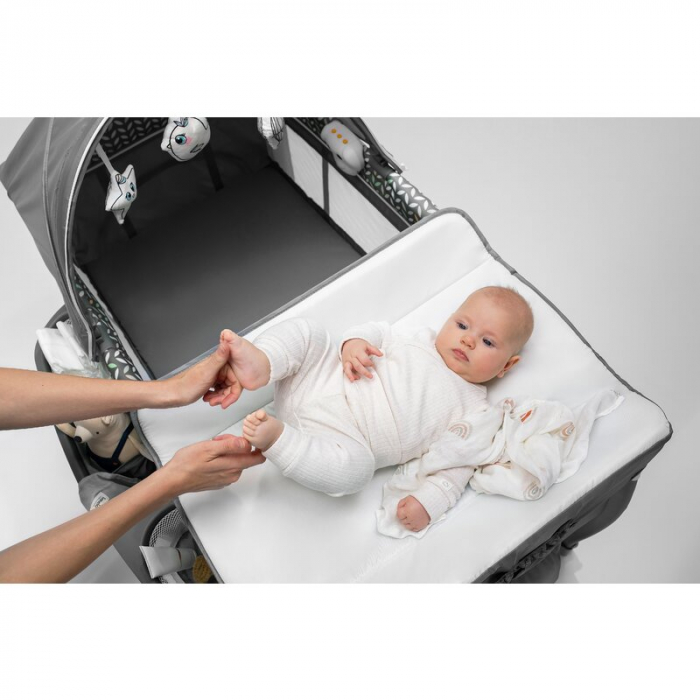 Lionelo - Patut pliant cu doua nivele Sven Plus, 120x60 cm, arcada jucarii, masuta de infasat, vibratii, melodii, conform cu standardele europeane de securitate EN716 si EN12221, Grey [36]