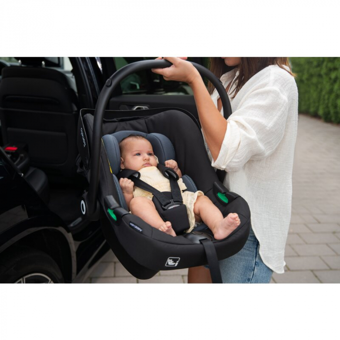 Lionelo - Scoica auto i-Size Astrid, Include baza Isofix, 0-13 Kg, 40-87 cm, Cu maner si capotina reglabile, Cu protectie laterala avansata, Salteluta confortabila , Conform cu R129, Negru/Gri [40]