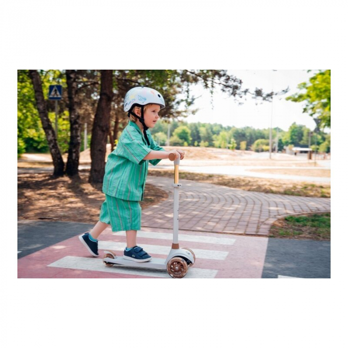 Lionelo - Trotineta pentru copii, Jessy, Pliabila, Pana la 50 Kg, Cu design ergonomic, Cu lumini LED, 56 x 26 x 67-82 cm, 3 ani+, Maro [26]