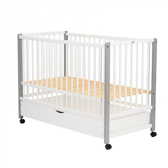 Patut din lemn bebe, 120x60 cm, Cu sertar cu capac, Din lemn de pin si mdf, Stabil si rezistent, Inaltime saltea reglabila pe 3 nivele, Laterala cu 3 bete detasabile, EN716-1, EN716-2, Alb, Qmini, May [11]