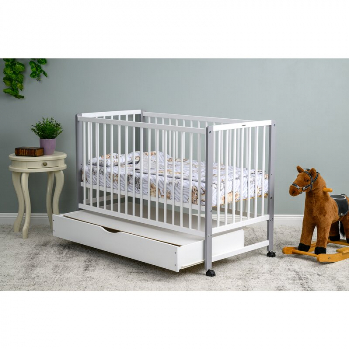 Patut din lemn bebe, 120x60 cm, Cu sertar cu capac, Din lemn de pin si mdf, Stabil si rezistent, Inaltime saltea reglabila pe 3 nivele, Laterala cu 3 bete detasabile, EN716-1, EN716-2, Alb, Qmini, May [5]