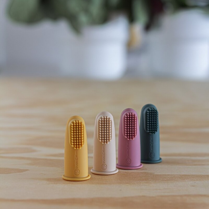 Petite&Mars - Set 2 periute de dinti pentru deget, Cu peri moi, Silicon, Include cutie depozitare, 0 luni+, Galben/Verde [6]