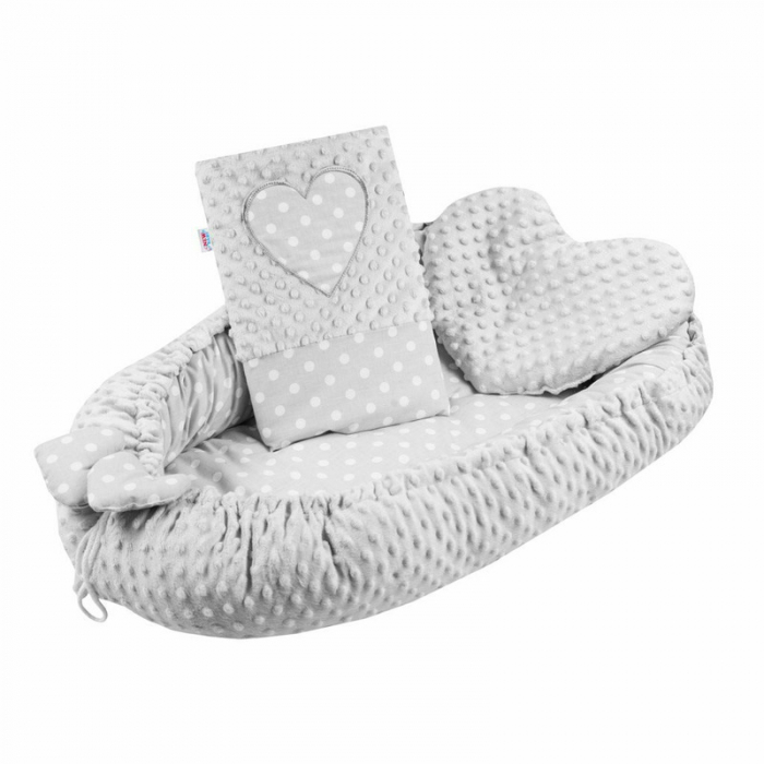 Set 3 piese , cosulet Baby Nest 75x55 cm , paturica si pernuta in forma de inima, New Baby, Minky Heart Grey [2]