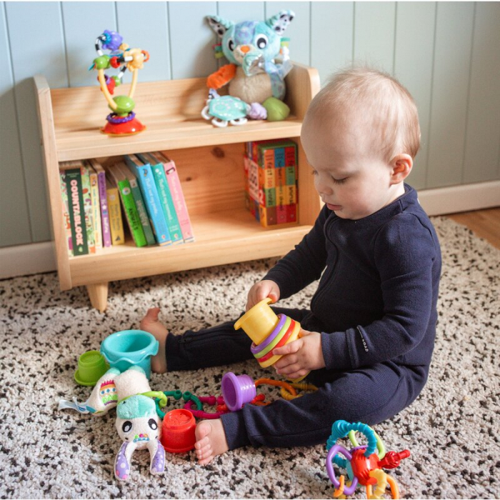 Set jucarii interactive, Playgro, Include 6 cupe pentru stivuire, 6 inele, o jucarie din plus si o jucarie cu ventuza, 6 luni+, Sensory Llama Explore and Play Gift Pack [16]