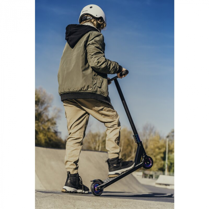 Trotineta, Lionelo, Whizz, Pentru Acrobatii, Rulmenti ABEC-9, Sistemul de compresie IHC 9, 20 - 100 kg, Conform cu standardul european de securitate EN14619, Multicolor [26]