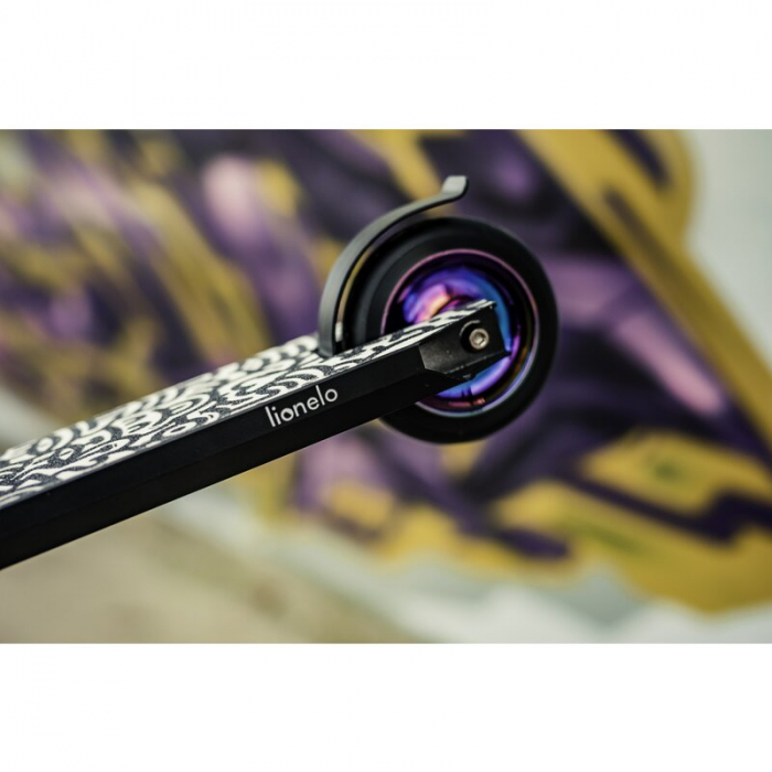 Trotineta, Lionelo, Whizz, Pentru Acrobatii, Rulmenti ABEC-9, Sistemul de compresie IHC 9, 20 - 100 kg, Conform cu standardul european de securitate EN14619, Multicolor [19]