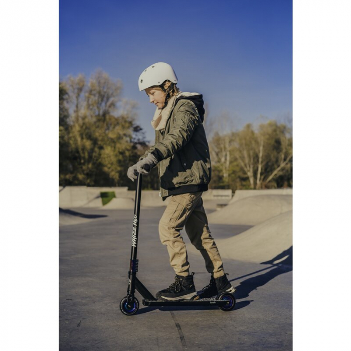 Trotineta, Lionelo, Whizz, Pentru Acrobatii, Rulmenti ABEC-9, Sistemul de compresie IHC 9, 20 - 100 kg, Conform cu standardul european de securitate EN14619, Multicolor [21]