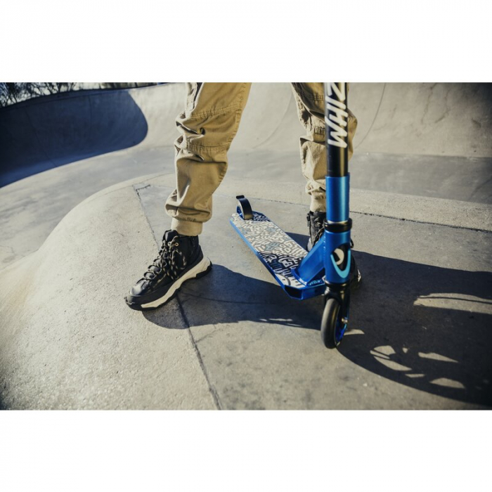 Trotineta, Lionelo, Whizz, Pentru Acrobatii, Rulmenti ABEC-9, Sistemul de compresie IHC 9, 20 - 100 kg, Conform cu standardul european de securitate EN14619, Multicolor [30]