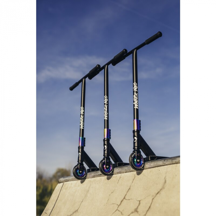 Trotineta, Lionelo, Whizz, Pentru Acrobatii, Rulmenti ABEC-9, Sistemul de compresie IHC 9, 20 - 100 kg, Conform cu standardul european de securitate EN14619, Multicolor [45]