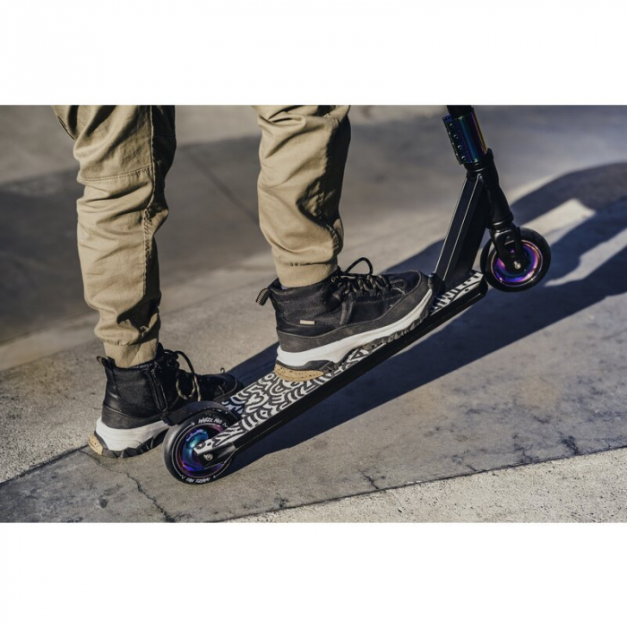 Trotineta, Lionelo, Whizz, Pentru Acrobatii, Rulmenti ABEC-9, Sistemul de compresie IHC 9, 20 - 100 kg, Conform cu standardul european de securitate EN14619, Multicolor [27]