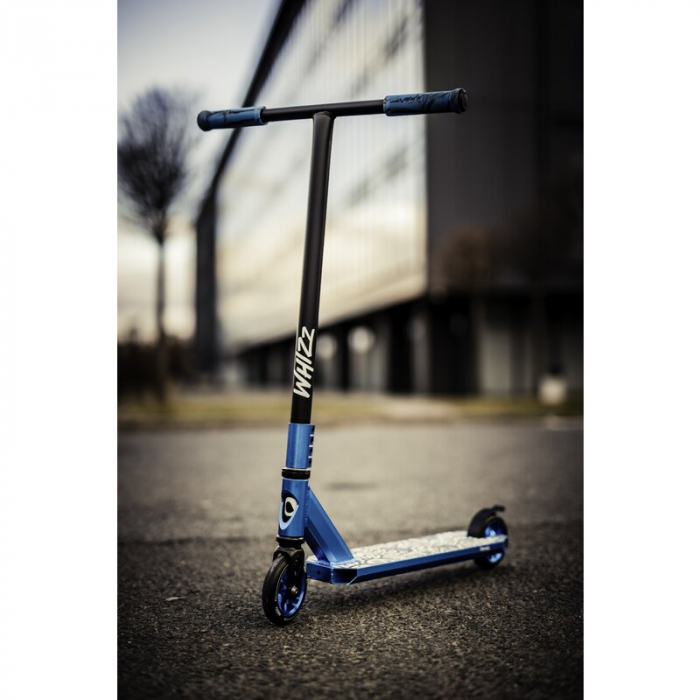 Trotineta, Lionelo, Whizz, Pentru Acrobatii, Rulmenti ABEC-9, Sistemul de compresie IHC 9, 20 - 100 kg, Conform cu standardul european de securitate EN14619, Multicolor [15]