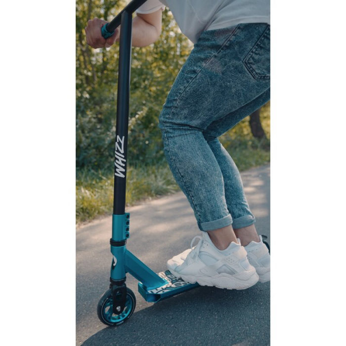 Trotineta, Lionelo, Whizz, Pentru Acrobatii, Rulmenti ABEC-9, Sistemul de compresie IHC 9, 20 - 100 kg, Conform cu standardul european de securitate EN14619, Verde/Negru [21]