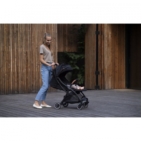 Lionelo - Carucior sport Julie One, De la nastere, Greutate redusa, Cu accesorii, Cadru din aluminiu, 0-22 kg, Conform cu standardele europene de securitate EN1888-1 si EN1888-2, Negru [23]