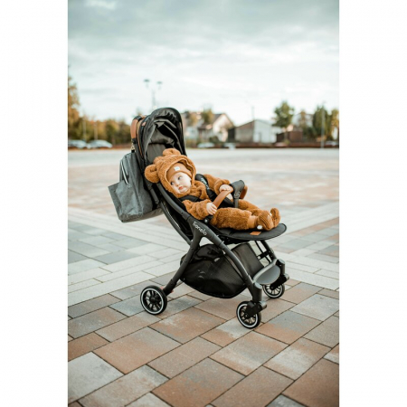 Lionelo - Carucior sport Julie One, De la nastere, Greutate redusa, Cu accesorii, Cadru din aluminiu, 0-22 kg, Conform cu standardele europene de securitate EN1888-1 si EN1888-2, Negru [20]