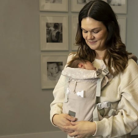 Marsupiu bebe, BBluv, PopNgo, Cu 5 pozitii diferite de purtare, Usor de utilizat, Include suport pentru cap, perna de inaltare si curele confirtabile, 0-18 luni+, Beige [1]