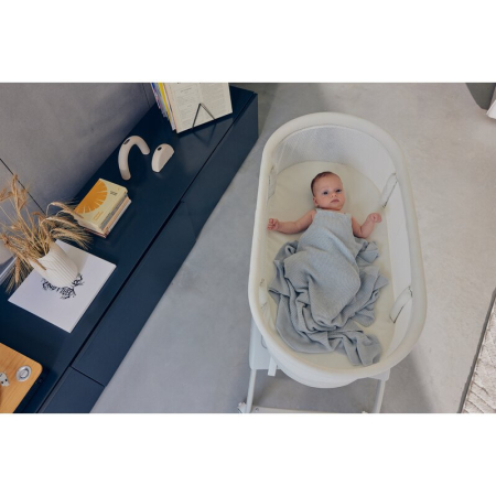 Patut balansoar, Lionelo, Coral, Cu landou ergonomic detasabil, Functie de balansare integrata, Functie de cantar, Sunete si cantece de leagan, Cu roti, Panou tactil sau telecomanda, 0-9 kg, EN 1130:2 [33]