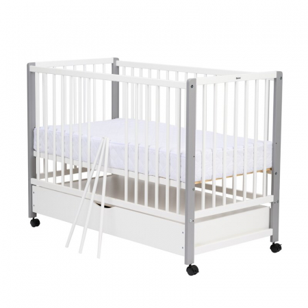Patut din lemn bebe, 120x60 cm, Cu sertar cu capac, Din lemn de pin si mdf, Stabil si rezistent, Inaltime saltea reglabila pe 3 nivele, Laterala cu 3 bete detasabile, EN716-1, EN716-2, Alb, Qmini, May [2]