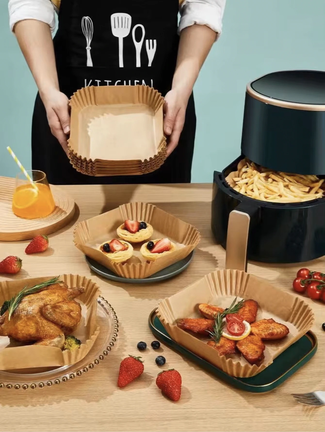 Set 50 Hârtii de Copt pentru Air Fryer, Pătrate 20×20×4.5 cm, Termorezistente, în Suport din Plastic cu Capac – Ideale pentru Friteuze cu Aer, Gătit Curat, Fără Lipire și Protecție Anti-Stropire [2]