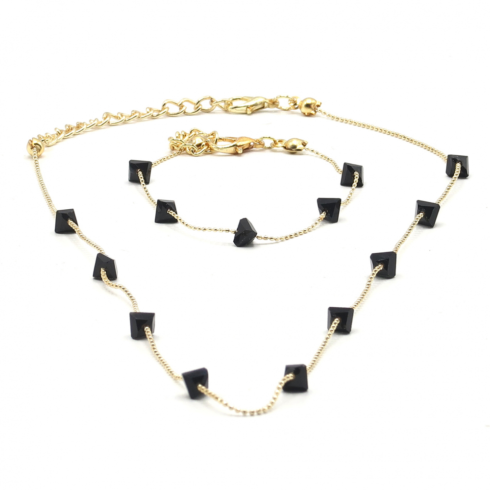Set Bijuterii Colier si Bratara, Auriu, Decorate cu Cristale Negre Love, Cutie eleganta inclusa – Rafinament si Stralucire [1]