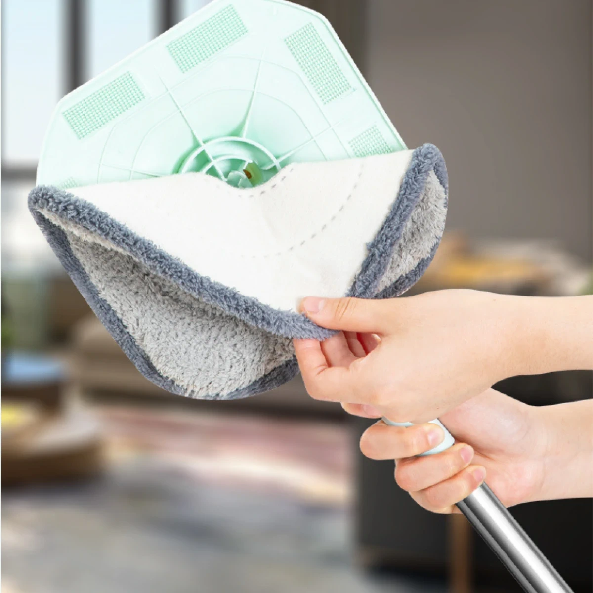 Set Mop Rotativ 360° cu Găleată Centrifugă, Separare Apă Curată/Murdară, Evacuare, 4 Rezerve Microfibră [6]