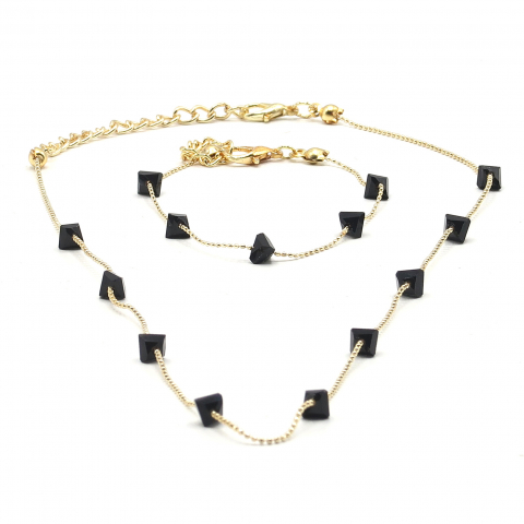 Bijuterii Femei - Set Bijuterii Colier si Bratara, Auriu, Decorate cu Cristale Negre Love, Cutie eleganta inclusa – Rafinament si Stralucire