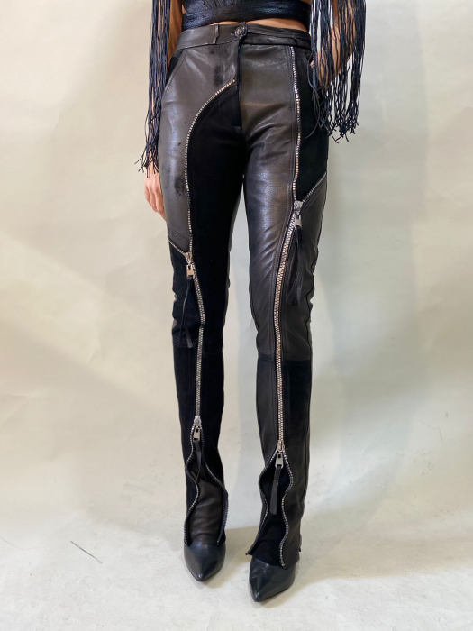 Pantalon negru din piele naturala accesorizat cu fermoare masive [3]