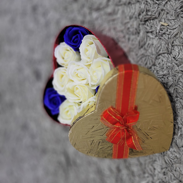 Aranjament Floral in Forma de Inima cu 11 Trandafiri de Sapun [4]