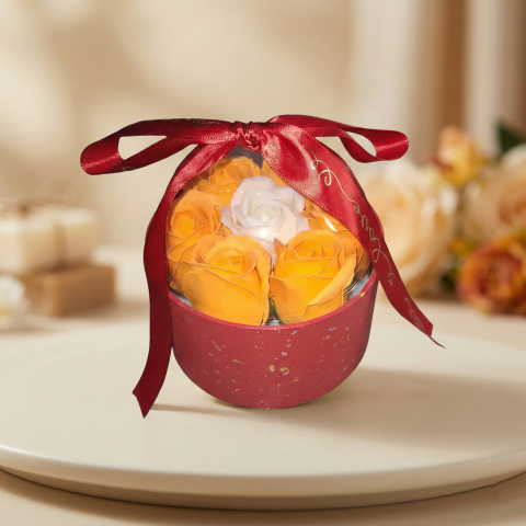 Cadouri pentru Ziua Îndrăgostiților - Aranjament 7 trandafiri parfumati sapun, portocaliu si alb, cutie rosie Cupola.