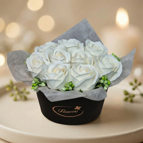 Cadouri pentru Ziua Îndrăgostiților - Eternal White –Cadou Aranjament  9 trandafiri sapun albi
