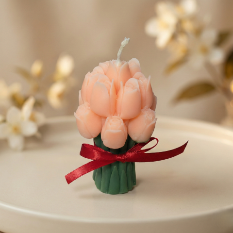 Cadouri pentru Ziua Îndrăgostiților - Lumânare Decorativă „Buchet de Lalele Roz” – Aromă de Iasomie – Ceară de Soia