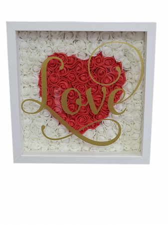 Aranjamente flori sapun - Tablou trandafiri sapun inima rosie cu mesajul Love 25x25 cm