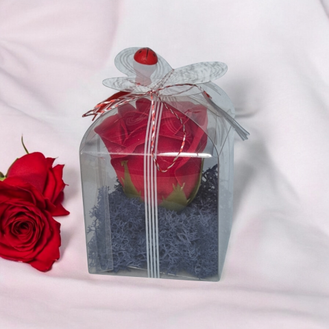 Trandafir roșu din săpun pe pat de licheni – Cadou romantic pentru Mărțișor și aniversări [2]