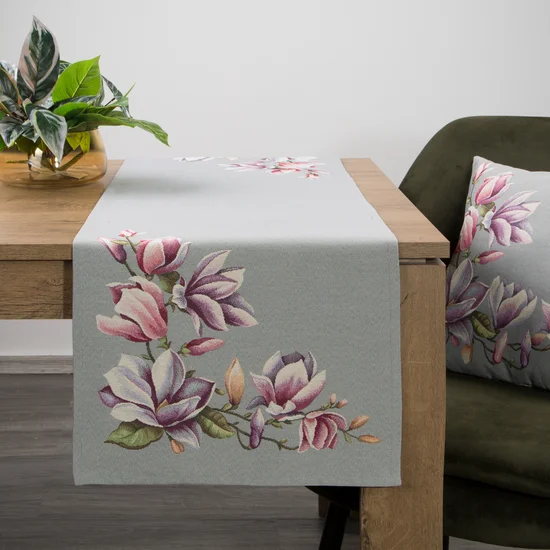 Traversa decorata cu motiv de flori de magnolie [1]
