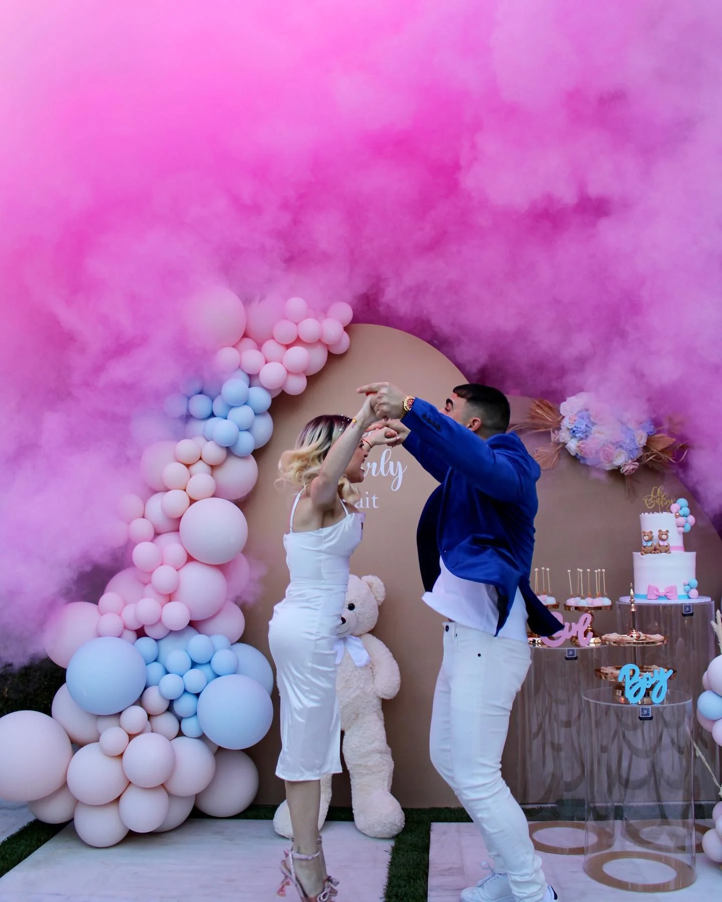Tun confeti gender reveal cu fum roz [2]