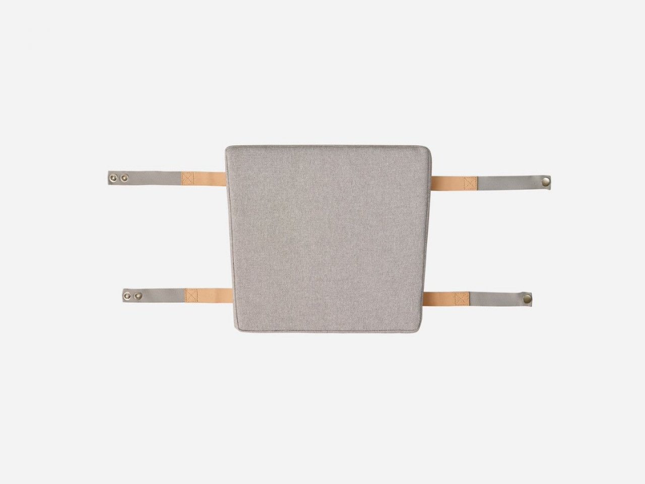 Perna Scaun Family gri deschis Design House Stockholm [1]