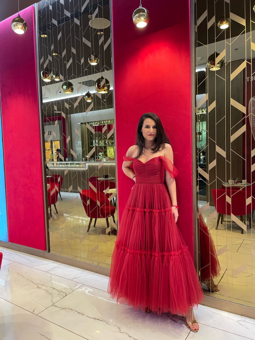 Rochie rosie midi din tul fin cu bretelute pe umeri [2]