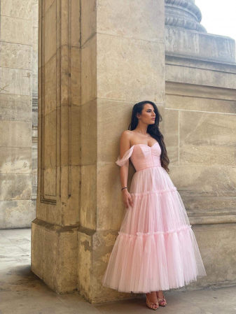 Rochie midi din tul fin cu bretelute cazute pe umeri [1]