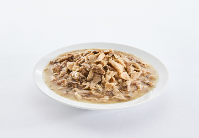 Hrana umeda pentru pisici Les Filous, Ton, macrou si somon in sos, 80g [2]