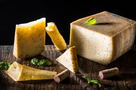 BRANZĂ MATURATĂ CU BUSUIOC DE COLȚEȘTI 200 G [1]