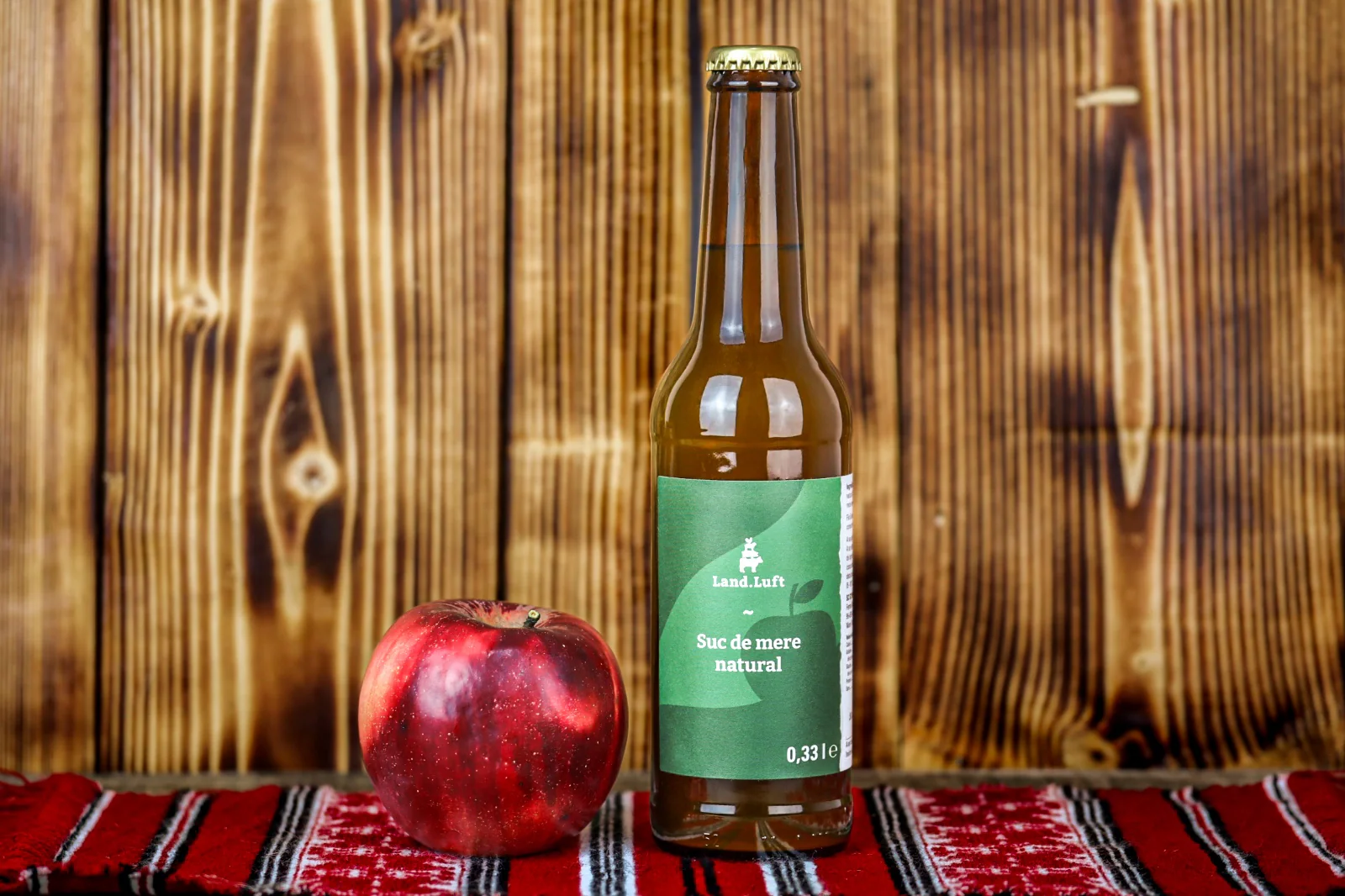 Băuturi - SUC DE MERE NATURAL 0.33L