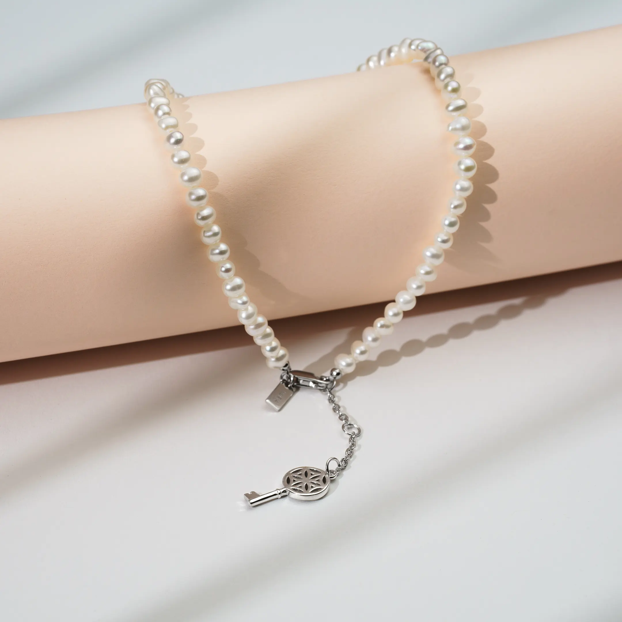 Brățară de picior din argint cu perle naturale de cultură mici Cheie Argintiu [2]